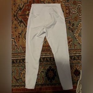 White Alo Yoga leggings size M
